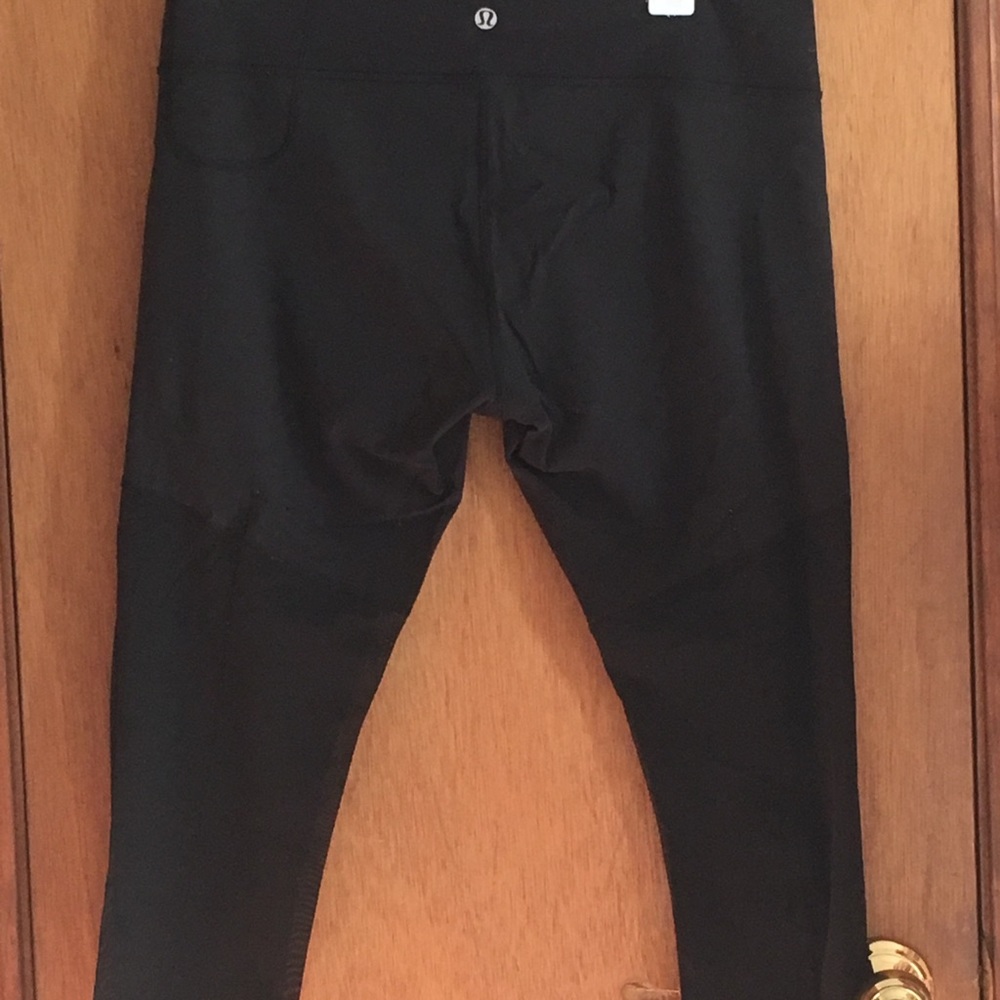 Lululemon black size 10 crop pant
